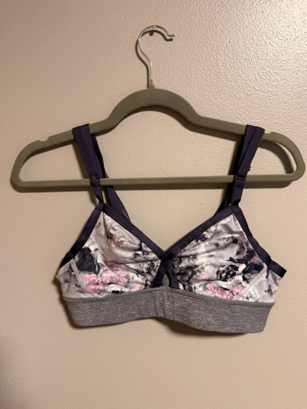 Lululemon Sports Bra Size 8 Pre-Owned